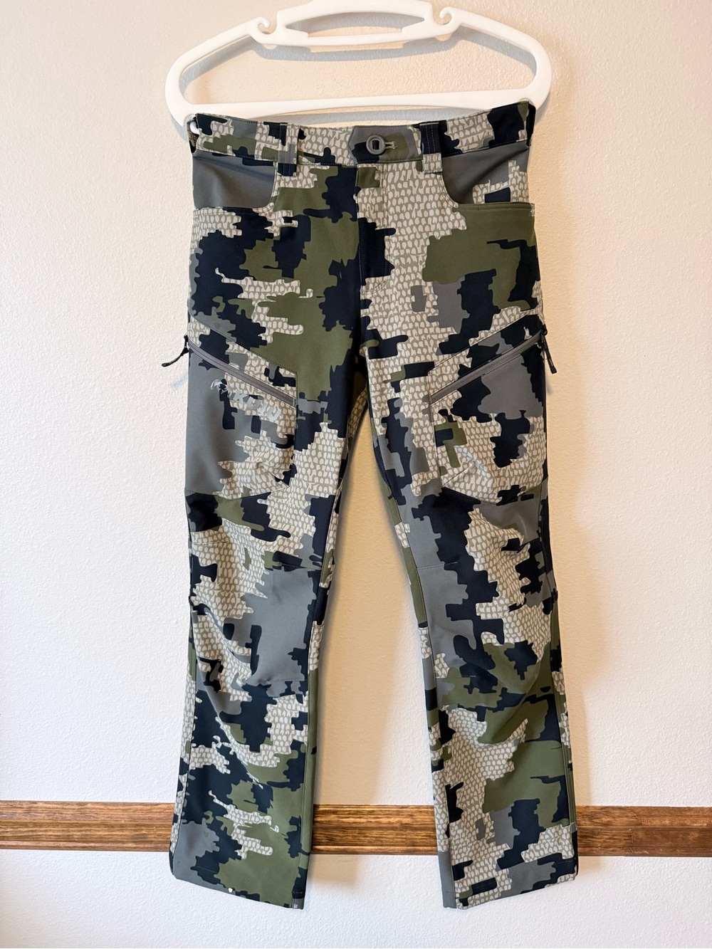 KUIU Youth Camo Lightweight Performance Pants in Olive & Gray
